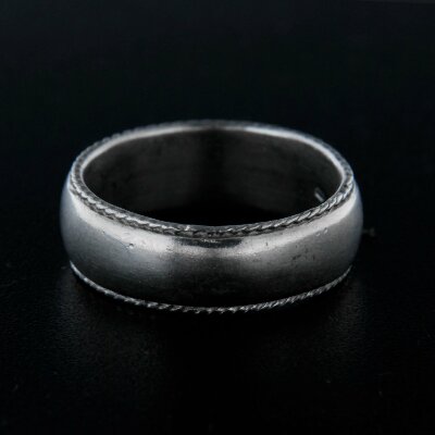 Stříbrný prsten R131