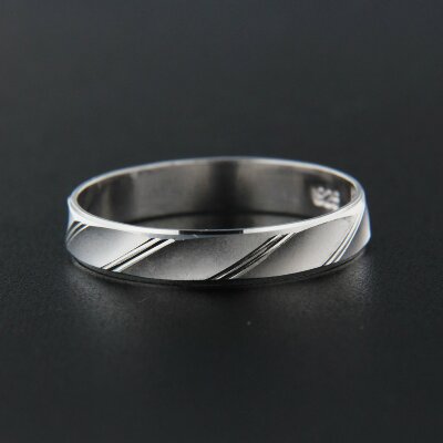 Stříbrný prsten R048