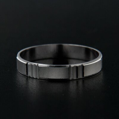 Stříbrný prsten R058