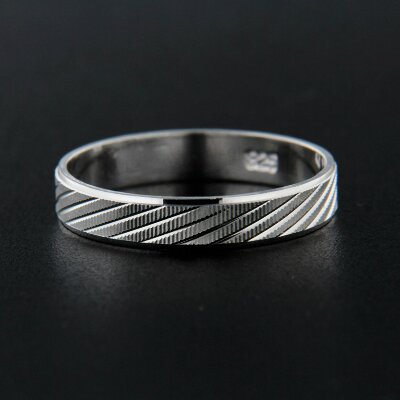 Stříbrný prsten R055