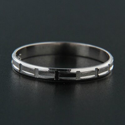 Stříbrný prsten R045
