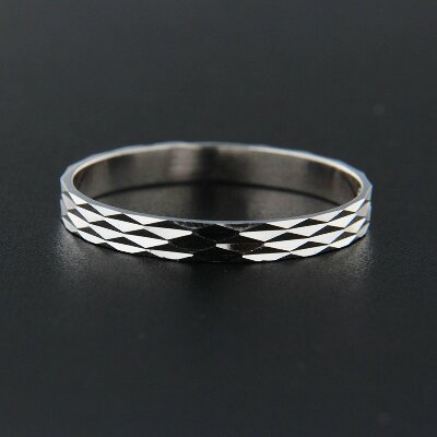 Stříbrný prsten R044
