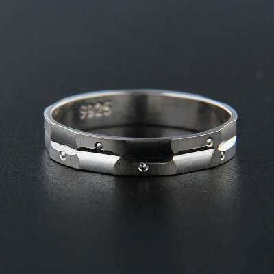 Stříbrný prsten R042