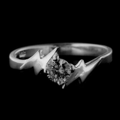 Stříbrný prsten R026