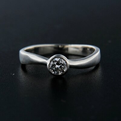 Stříbrný prsten R080
