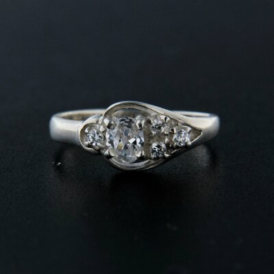 Stříbrný prsten R081