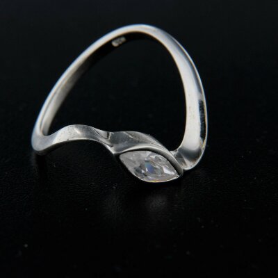 Stříbrný prsten R137