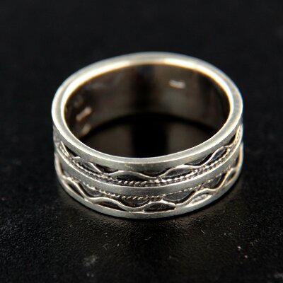 Stříbrný prsten R232