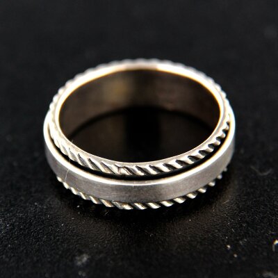 Stříbrný prsten R235