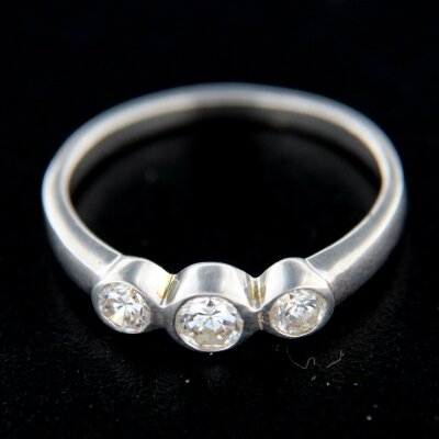 Stříbrný prsten R246