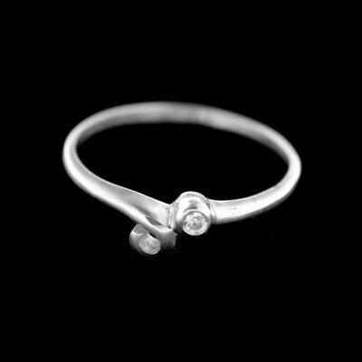 Stříbrný prsten R358
