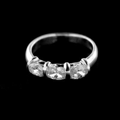 Stříbrný prsten R402