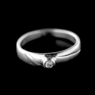 Stříbrný prsten R742
