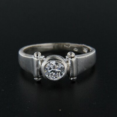 Stříbrný prsten R748