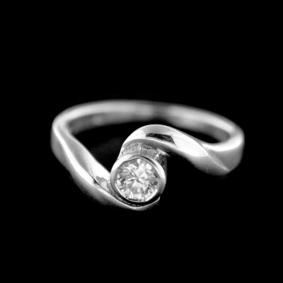 Stříbrný prsten R751